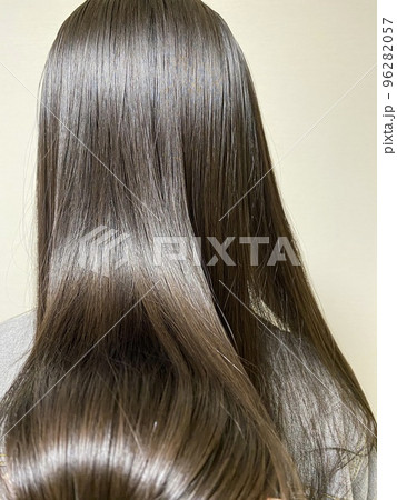 ツヤツヤのロングヘアの女の子 ツヤツヤのロングヘアの女の子 96282057