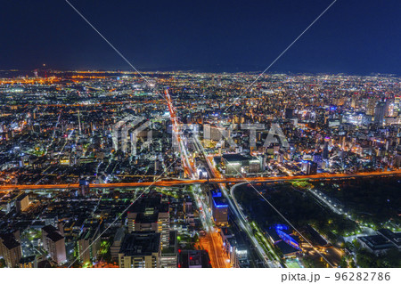 あべのハルカス展望台から見た大阪の夜景 96282786
