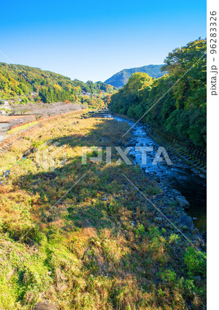 渡良瀬川 上流方向 くろほね大橋からの眺め 秋風景 渡良瀬川 上流方向 くろほね大橋からの眺め 秋風景 96283326