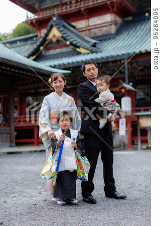 七五三　家族写真 96284095