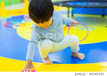 運動　習い事　幼児 96284181