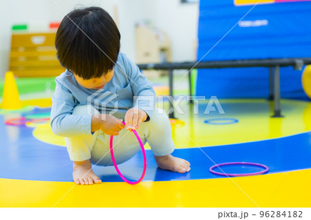 運動　習い事　幼児 96284182