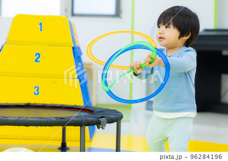 運動　習い事　幼児 96284196