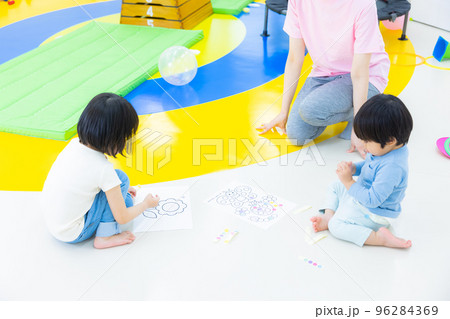 運動　習い事　幼児 96284369