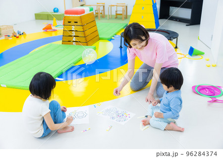 運動　習い事　幼児 96284374