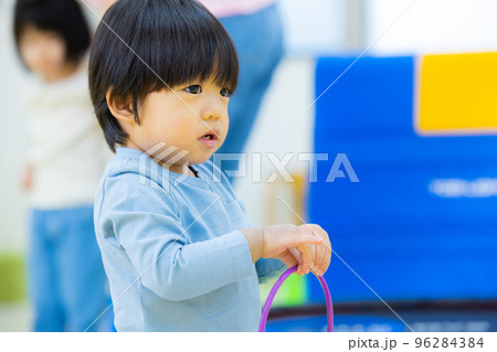 運動　習い事　幼児 96284384