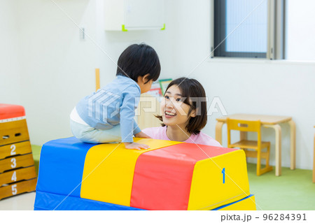 運動　習い事　幼児 96284391