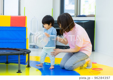 運動　習い事　幼児 96284397