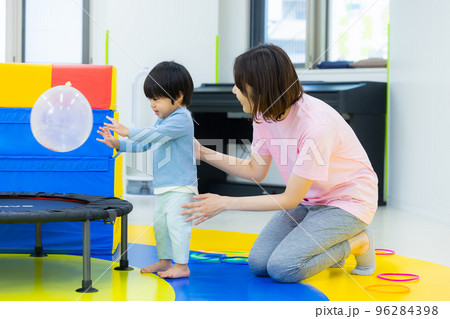 運動　習い事　幼児 96284398