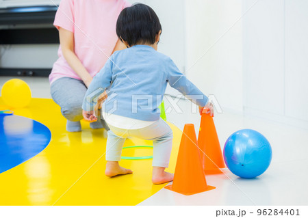 運動　習い事　幼児 96284401
