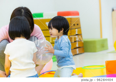 運動　習い事　幼児 96284404