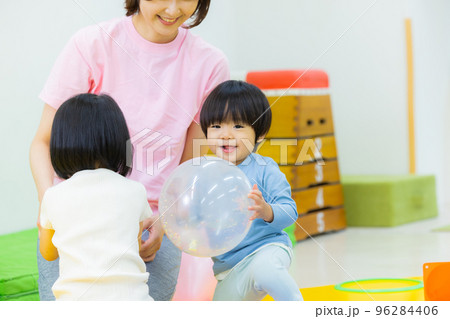 運動　習い事　幼児 96284406