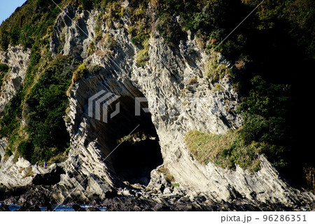 三浦市　宮川湾（海蝕洞） 96286351