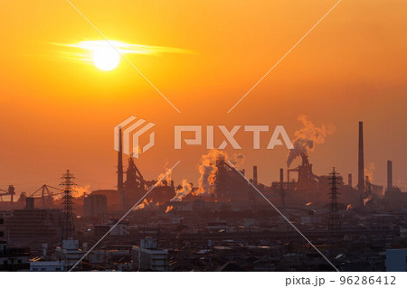 夕日に染まる都市風景「加古川・播磨工業地帯」 96286412