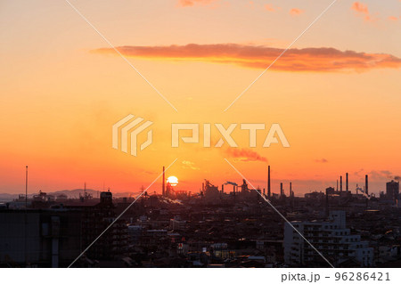 夕日に染まる都市風景「加古川・播磨工業地帯」 夕日に染まる都市風景「加古川・播磨工業地帯」 96286421