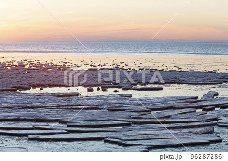 風景 海 干潟 96287286