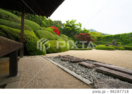 【瀬戸内三十三観音霊場】第十三番 頼久寺 晩春の庭園4 岡山県高梁市 【瀬戸内三十三観音霊場】第十三番 頼久寺 晩春の庭園4 岡山県高梁市 96287718