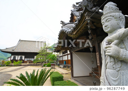 【瀬戸内三十三観音霊場】第十三番 頼久寺 晩春の境内と観音像2 岡山県高梁市 【瀬戸内三十三観音霊場】第十三番 頼久寺 晩春の境内と観音像2 岡山県高梁市 96287749