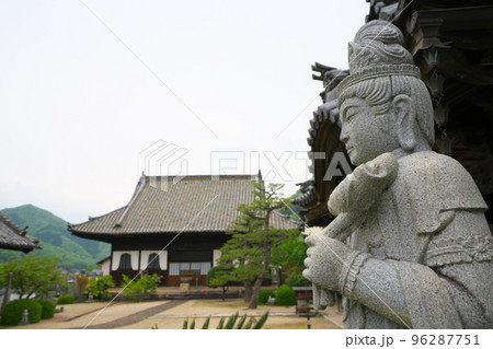 【瀬戸内三十三観音霊場】第十三番　頼久寺　晩春の境内と観音像4　岡山県高梁市 96287751