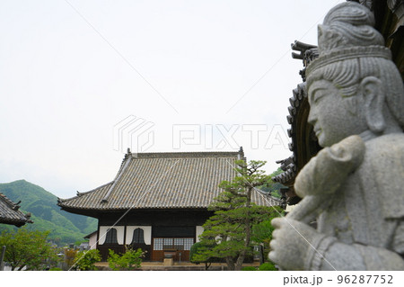 【瀬戸内三十三観音霊場】第十三番　頼久寺　晩春の境内と観音像5　岡山県高梁市 96287752
