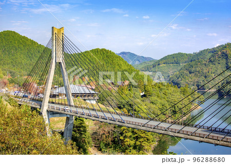唄げんか大橋と道の駅宇目の紅葉 96288680