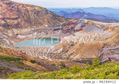 (山形県)晩秋の蔵王・御釜 (山形県)晩秋の蔵王・御釜 96289412