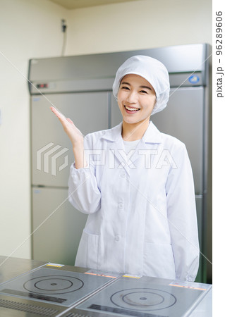 若い女性の調理師(おすすめ) 若い女性の調理師(おすすめ) 96289606