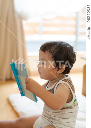 2 years old 96290385