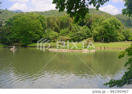 京都大覚寺大沢池の菊ヶ島、庭湖石-2 京都大覚寺大沢池の菊ヶ島、庭湖石-2 96290467