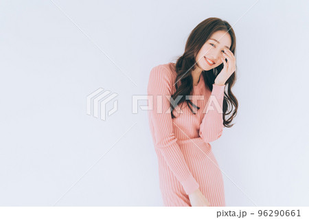 若い女性のヘアスタイルイメージ 若い女性のヘアスタイルイメージ 96290661