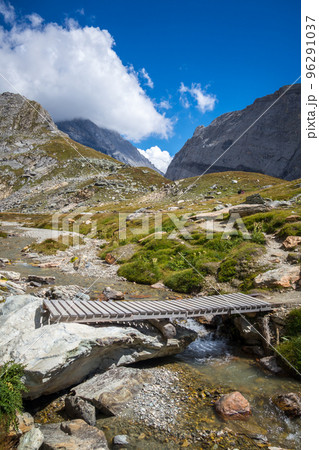 Mountain river and wood bridge in Vanoise national Park valley, French alps 96291037