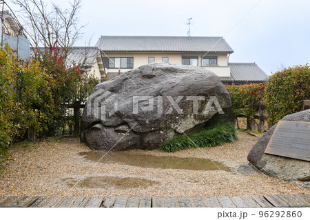奈良県　明日香村　冬　亀石 96292860
