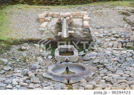 奈良県　明日香村　冬　亀形石造物 96294423