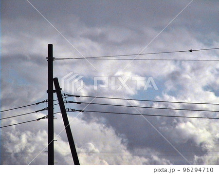 雲が産まれた日②電信柱と雲海とのコラボ。国道17号上武国道での歳末の一コマ。12月16日。 96294710