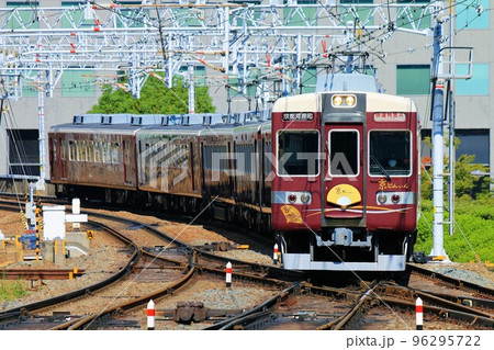 阪急京都線大阪梅田駅 6300系「京とれいん」 阪急京都線大阪梅田駅 6300系「京とれいん」 96295722