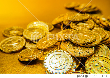 大量の金貨のイメージ 大量の金貨のイメージ 96300124