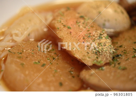 寒い季節に食べたい暖かいおでん、静岡おでん 寒い季節に食べたい暖かいおでん、静岡おでん 96301805