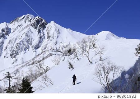 白銀の五竜岳 雪山登山 白銀の五竜岳 雪山登山 96301832