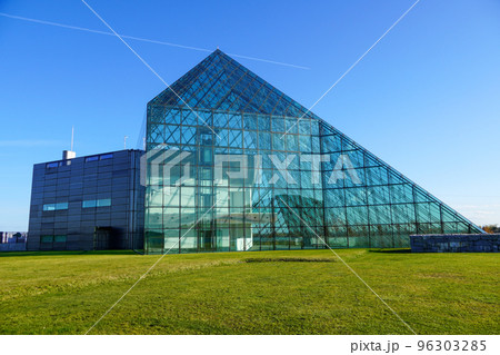 モエレ沼公園のガラスのピラミッド 96303285