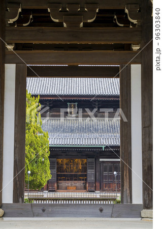 秋の東福寺 三門と本堂 京都府京都市 秋の東福寺 三門と本堂 京都府京都市 96303840