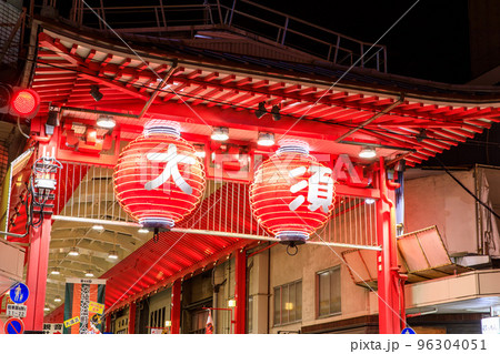 愛知県名古屋市 大須商店街の仁王門通りの提灯型照明 愛知県名古屋市 大須商店街の仁王門通りの提灯型照明 96304051