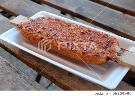焼き目がこんがりおいしそうな岐阜のご当地グルメの五平餅 焼き目がこんがりおいしそうな岐阜のご当地グルメの五平餅 96304990