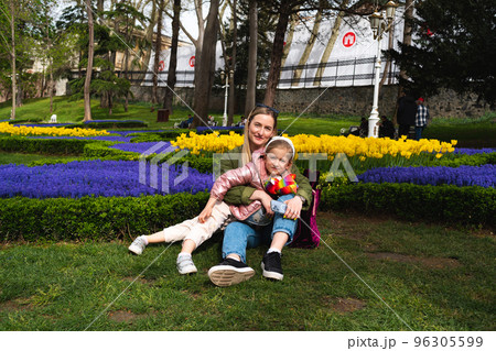 Mother and daughter enjoying a good time outdoors in city park Mother and daughter enjoying a good time outdoors in city park 96305599