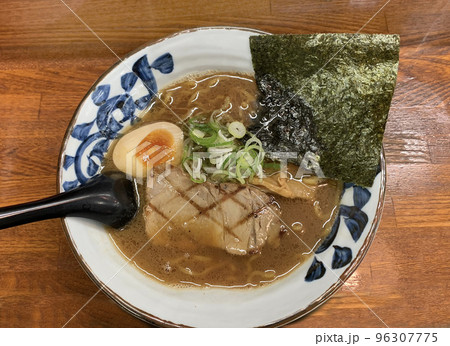 北海道ご当地ラーメン　弟子屈ラーメン　魚介しぼり醤油ラーメン 96307775