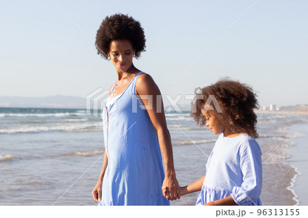 Loving mother and daughter on vacation Loving mother and daughter on vacation 96313155