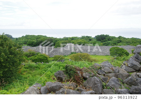 今帰仁城 石垣と海 今帰仁城 石垣と海 96313922