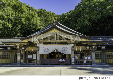 福岡県護国神社　拝殿　福岡県福岡市 96318471