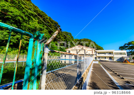 西海市立大島西小学校閉校 歴史的記録 【西海市 】 西海市立大島西小学校閉校 歴史的記録 【西海市 】 96318666