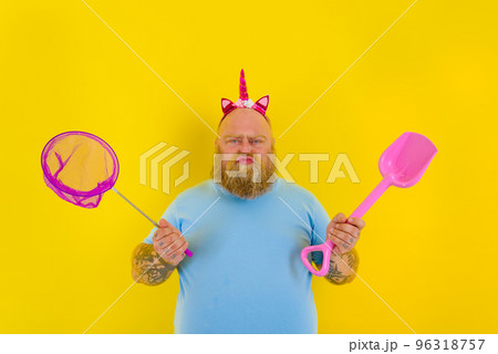 fat man with headband play with sea net and paddle 96318757