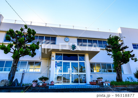 西海市立崎戸小学校閉校　歴史的記録　【西海市 】 96318877